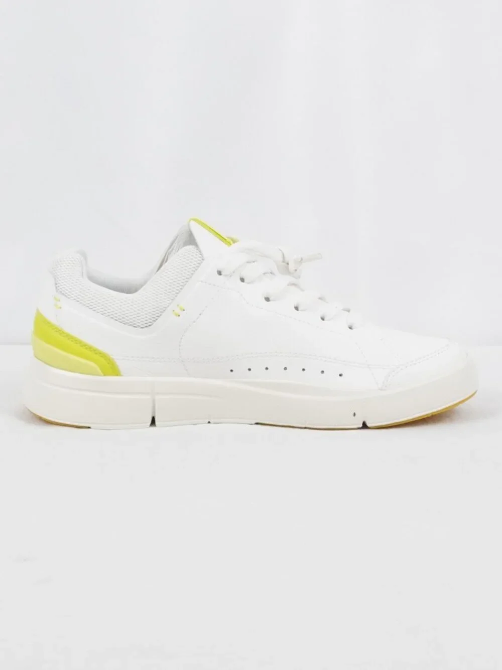 ON THE ROGER Centre Court Sneakers In White/Limelight - Women's Size 9 - NEW
